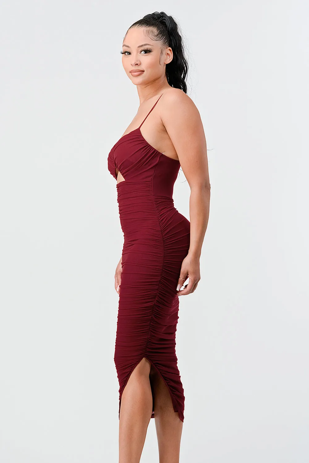 FRONT CUTOUT RUCHED BODYCON MIDI DRESS