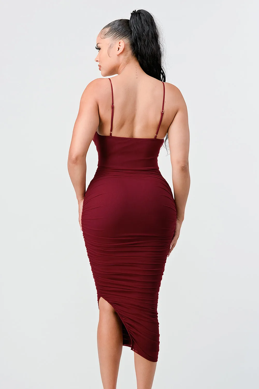 FRONT CUTOUT RUCHED BODYCON MIDI DRESS