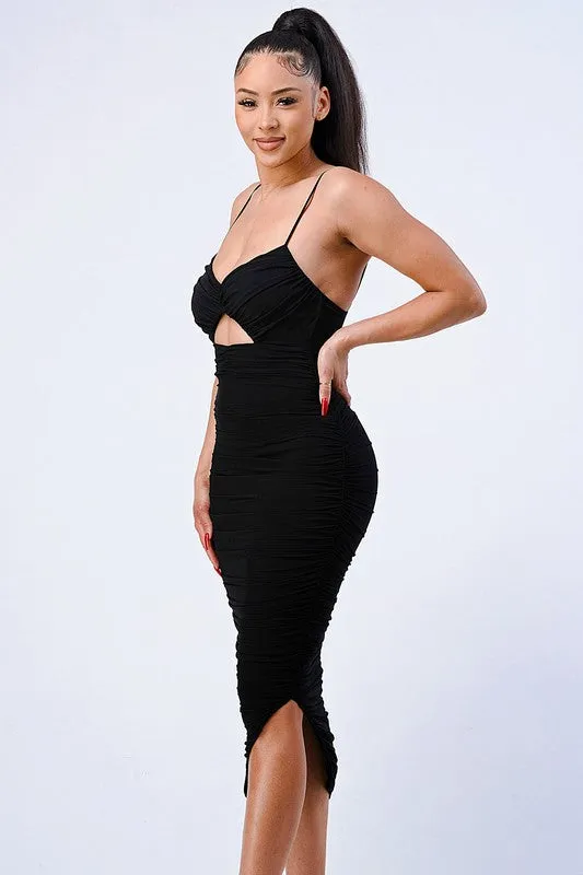 FRONT CUTOUT RUCHED BODYCON MIDI DRESS