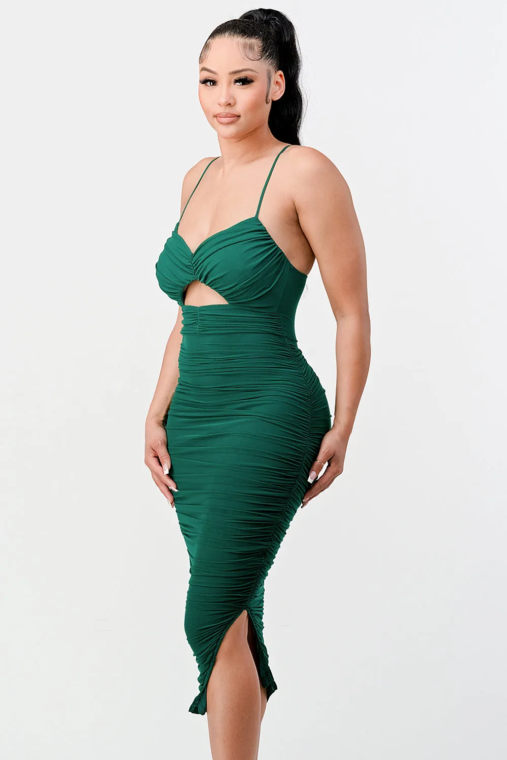 FRONT CUTOUT RUCHED BODYCON MIDI DRESS